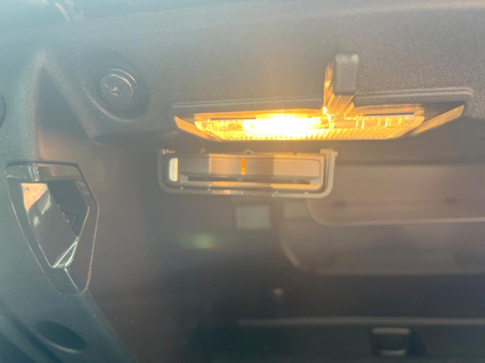 2019 Volvo V40 DBA-MB4154T (UW-6a068e7face4e)[28]
