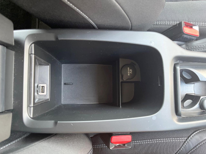 2019 Volvo V40 DBA-MB4154T (UW-6a068e7face4e)[29]