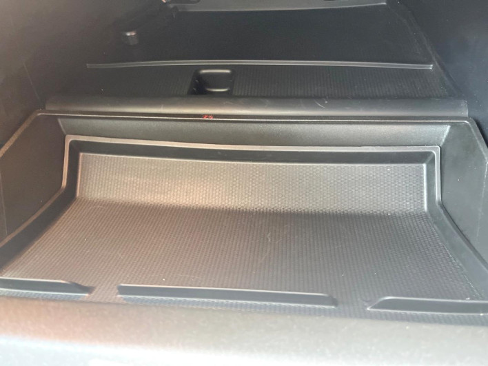 2019 Volvo V40 DBA-MB4154T (UW-6a068e7face4e)[27]