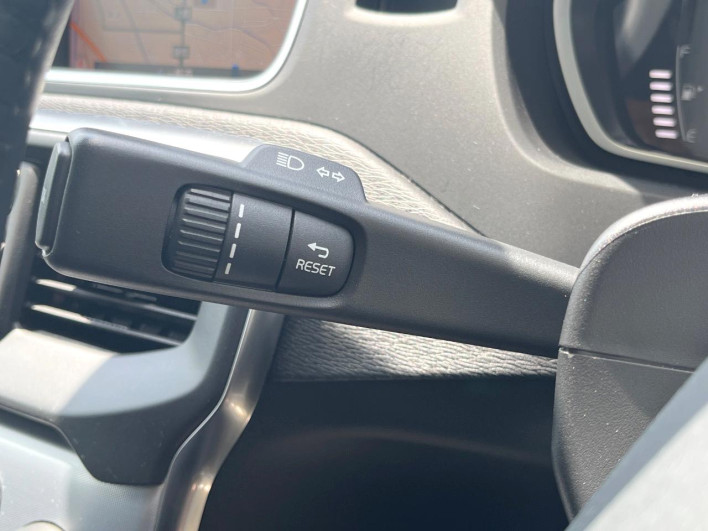 2019 Volvo V40 DBA-MB4154T (UW-6a068e7face4e)[14]