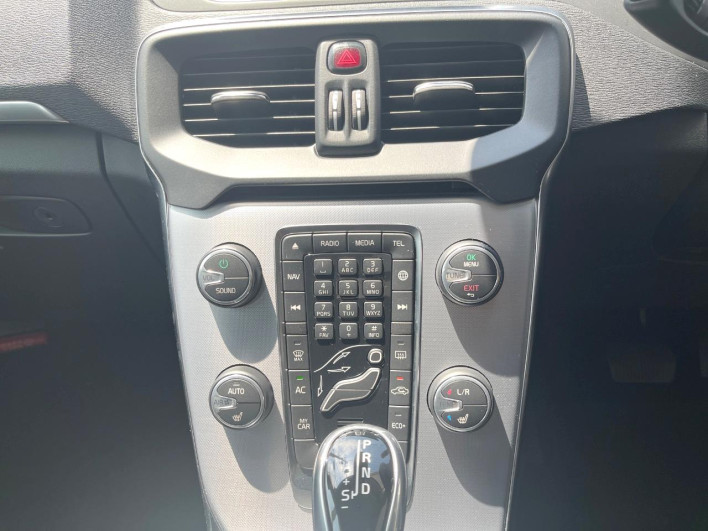 2019 Volvo V40 DBA-MB4154T (UW-6a068e7face4e)[24]