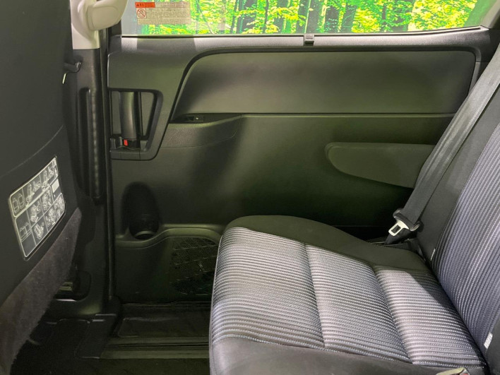 2015 Toyota Voxy DBA-ZRR80W (UW-6a068e8bc3f41)[8]