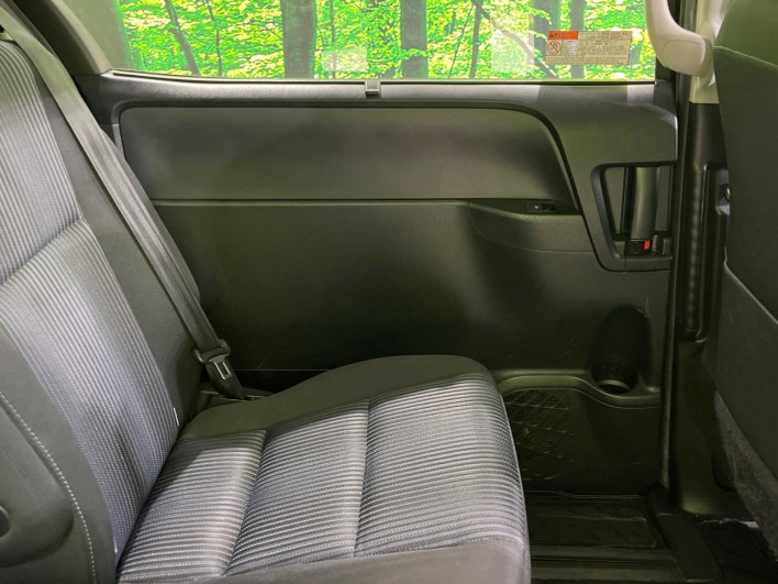 2015 Toyota Voxy DBA-ZRR80W (UW-6a068e8bc3f41)[14]