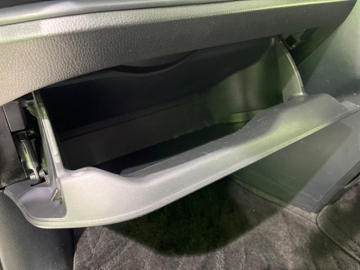 2015 Toyota Voxy DBA-ZRR80W (UW-6a068e8bc3f41)[5]