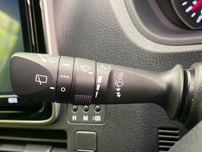 2020 Toyota Voxy 3BA-ZRR80W (UW-6a068e8fe020d)[22]