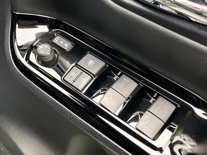 2020 Toyota Voxy 3BA-ZRR80W (UW-6a068e8fe020d)[13]