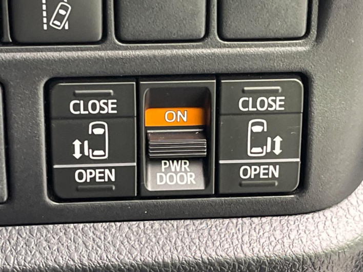 2020 Toyota Voxy 3BA-ZRR80W (UW-6a068e8fe020d)[17]