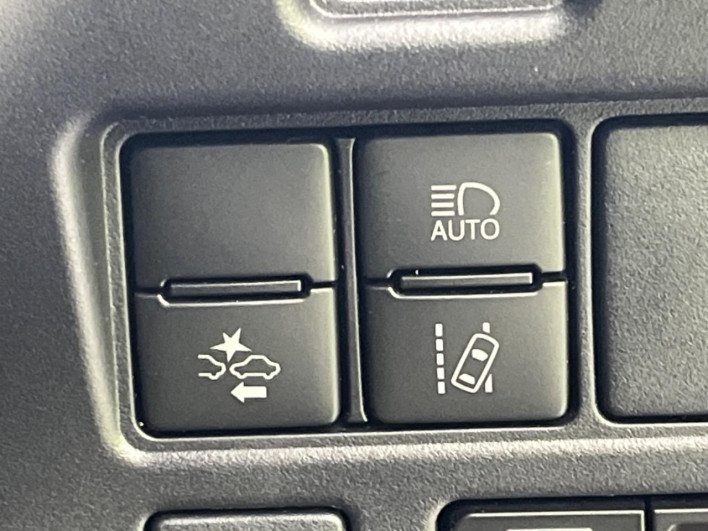 2020 Toyota Voxy 3BA-ZRR80W (UW-6a068e8fe020d)[16]