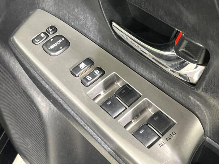 2016 Toyota Prius α DAA-ZVW40W (UW-6a068e971d238)[7]