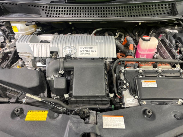 2016 Toyota Prius α DAA-ZVW40W (UW-6a068e971d238)[6]