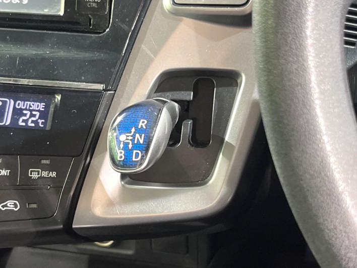 2016 Toyota Prius α DAA-ZVW40W (UW-6a068e971d238)[17]