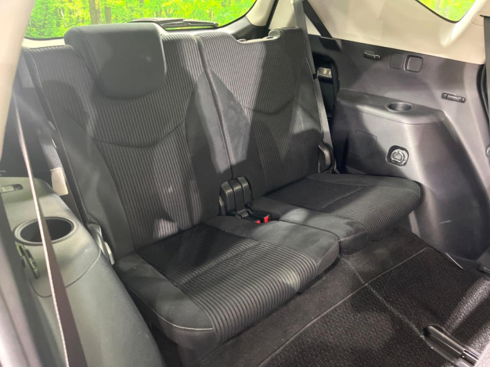 2016 Toyota Prius α DAA-ZVW40W (UW-6a068e971d238)[29]