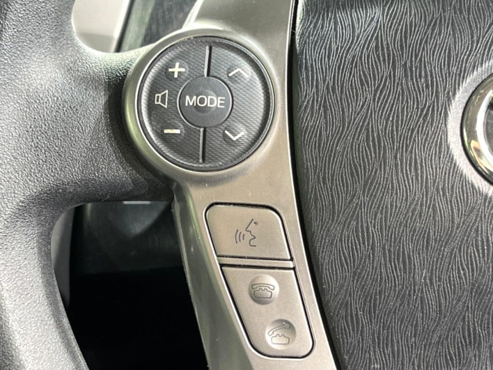 2016 Toyota Prius α DAA-ZVW40W (UW-6a068e971d238)[12]