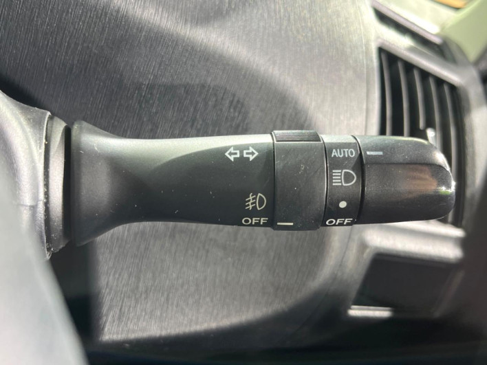 2016 Toyota Prius α DAA-ZVW40W (UW-6a068e971d238)[15]