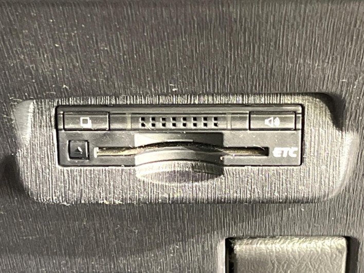 2016 Toyota Prius α DAA-ZVW40W (UW-6a068e971d238)[9]