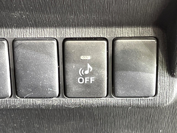 2016 Toyota Prius α DAA-ZVW40W (UW-6a068e971d238)[10]