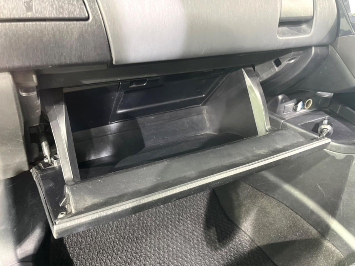 2016 Toyota Prius α DAA-ZVW40W (UW-6a068e971d238)[4]