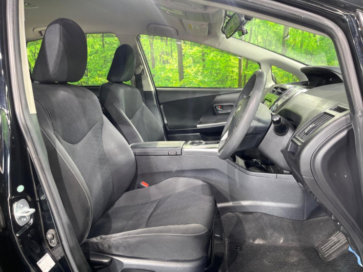 2016 Toyota Prius α DAA-ZVW40W (UW-6a068e971d238)[8]