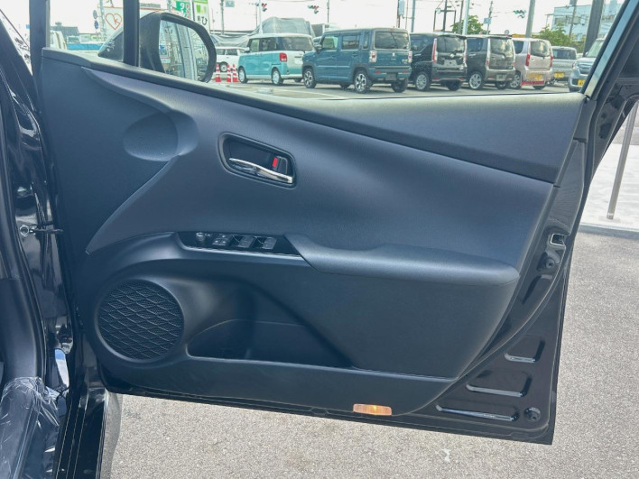 2020 Toyota Prius DAA-ZVW51 (UW-6a068e9a40810)[18]