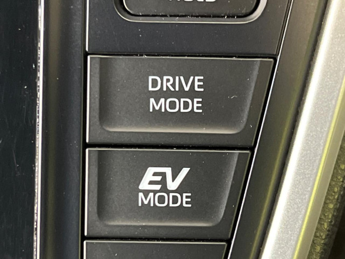 2022 Toyota Voxy 6AA-ZWR90W (UW-6a068e9f9d3d0)[17]