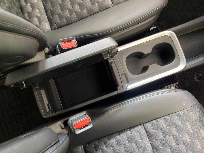 2022 Toyota Voxy 6AA-ZWR90W (UW-6a068e9f9d3d0)[14]