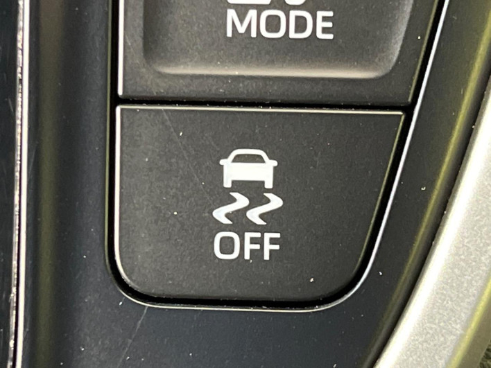 2022 Toyota Voxy 6AA-ZWR90W (UW-6a068e9f9d3d0)[18]