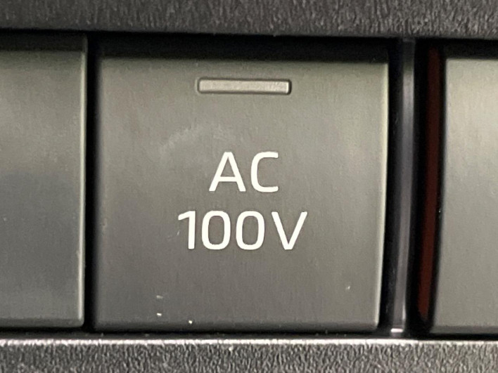 2022 Toyota Voxy 6AA-ZWR90W (UW-6a068e9f9d3d0)[8]
