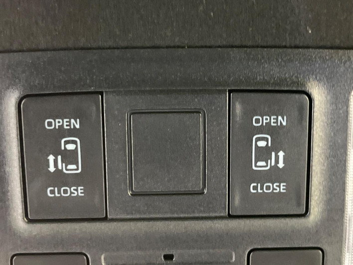 2022 Toyota Voxy 6AA-ZWR90W (UW-6a068e9f9d3d0)[19]