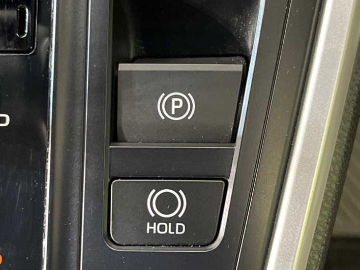 2022 Toyota Voxy 6AA-ZWR90W (UW-6a068e9f9d3d0)[16]