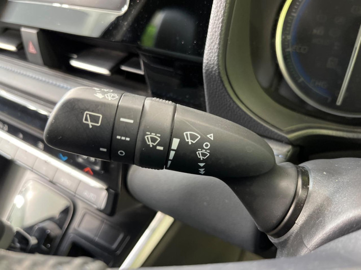 2022 Toyota Voxy 6AA-ZWR90W (UW-6a068e9f9d3d0)[10]