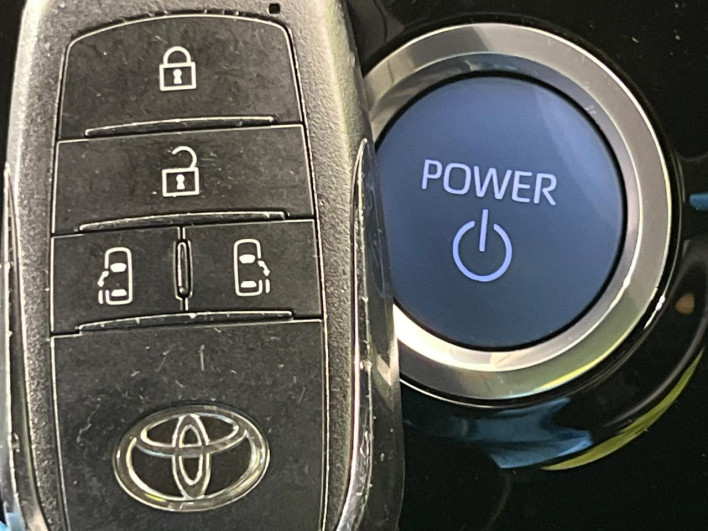 2022 Toyota Voxy 6AA-ZWR90W (UW-6a068e9f9d3d0)[6]