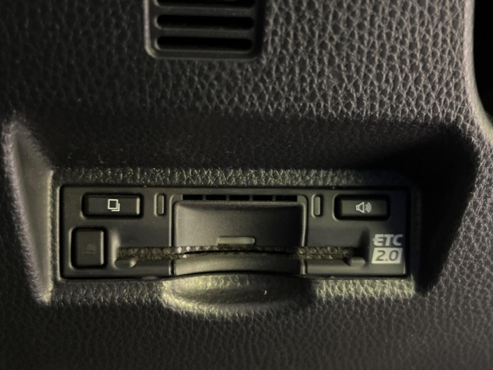 2022 Toyota Voxy 6AA-ZWR90W (UW-6a068e9f9d3d0)[9]
