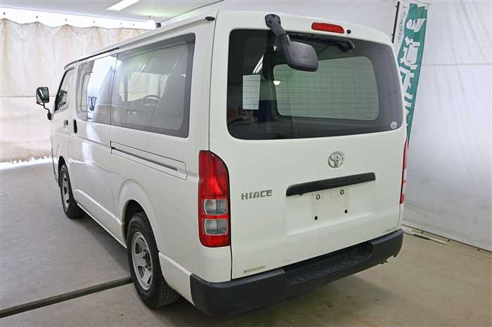 2020 Toyota Hiace Van KDH200V (UW-6a0e6840314b4)[2]