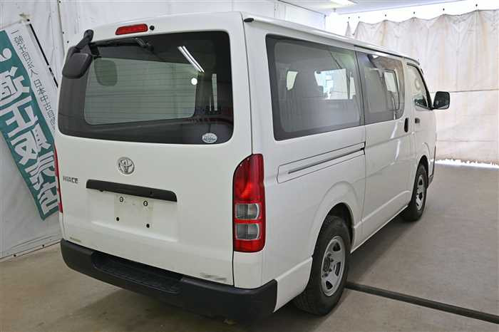 2020 Toyota Hiace Van KDH200V (UW-6a0e6840314b4)[3]