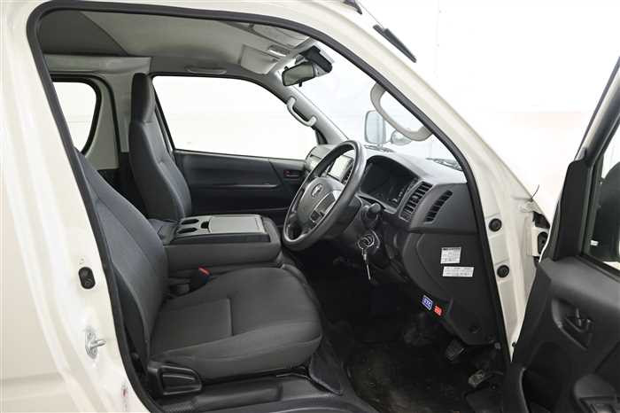 2020 Toyota Hiace Van KDH200V (UW-6a0e6840314b4)[6]