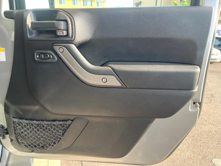 2016 Chrysler Jeep Wrangler Unlimited ABA-JK36L (UW-6a09307d199c9)[26]