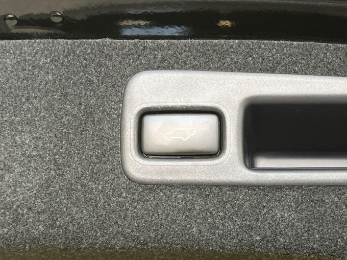 2017 Toyota Harrier DBA-ASU60W (UW-6a093096da24e)[21]