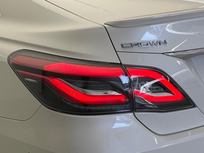 2019 Toyota Crown Hybrid 6AA-AZSH20 (UW-6a0930a97955f)[29]