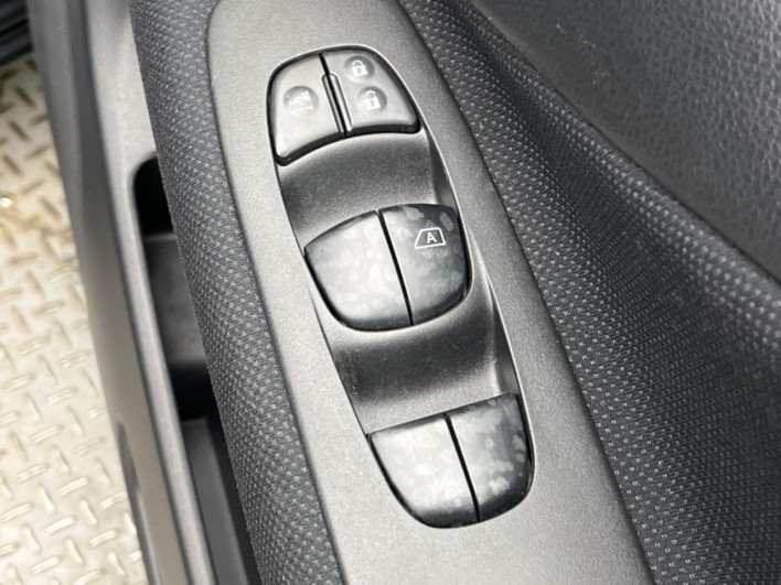 2011 Nissan Serena DBA-FC26 (UW-6a0930d1d1e3e)[17]