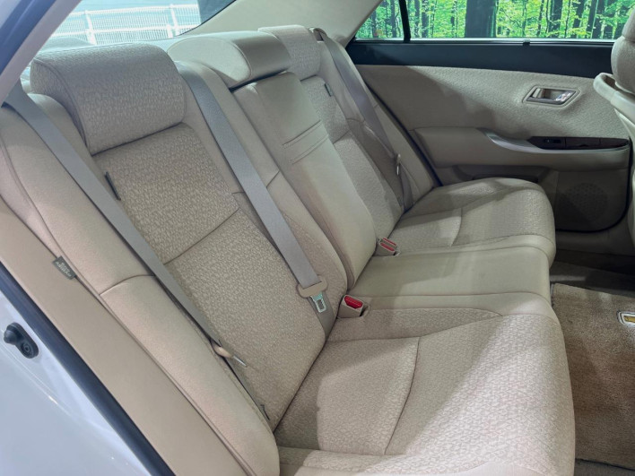 2010 Toyota Crown DBA-GRS202 (UW-6a0930e7e1998)[13]