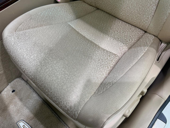 2010 Toyota Crown DBA-GRS202 (UW-6a0930e7e1998)[12]
