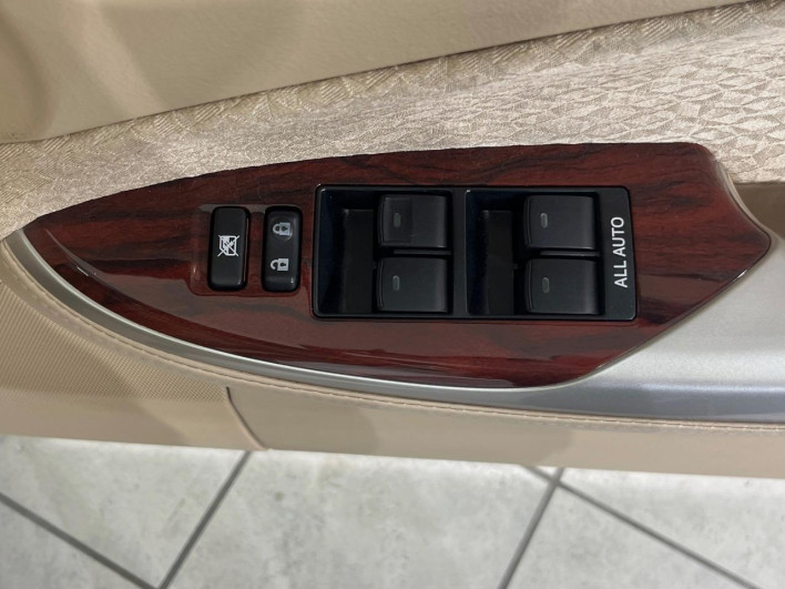 2010 Toyota Crown DBA-GRS202 (UW-6a0930e7e1998)[18]
