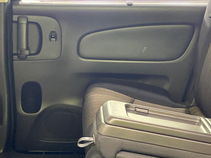 2015 Nissan Serena DAA-HFC26 (UW-6a0930f7801fa)[8]