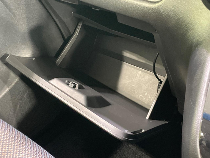 2015 Nissan Serena DAA-HFC26 (UW-6a0930f7801fa)[26]