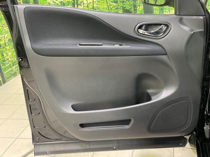 2015 Nissan Serena DAA-HFC26 (UW-6a0930f7801fa)[9]