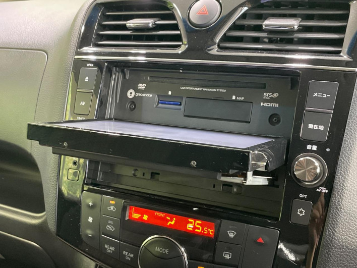2015 Nissan Serena DAA-HFC26 (UW-6a0930f7801fa)[24]