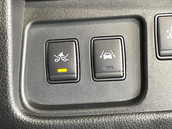 2015 Nissan Serena DAA-HFC26 (UW-6a0930f7801fa)[12]