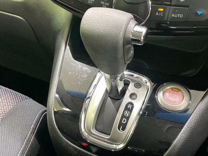 2015 Nissan Serena DAA-HFC26 (UW-6a0930f7801fa)[20]