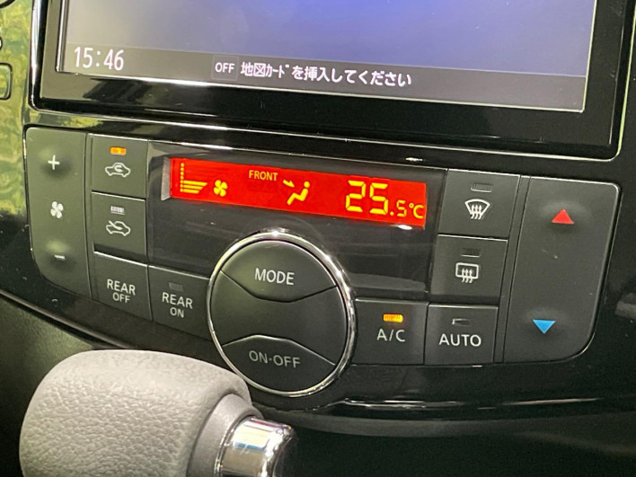 2015 Nissan Serena DAA-HFC26 (UW-6a0930f7801fa)[22]