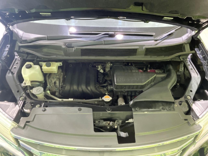 2015 Nissan Serena DAA-HFC26 (UW-6a0930f7801fa)[4]